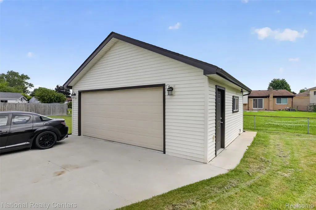 40014 Eagle Drive Sterling Heights City MI 48310