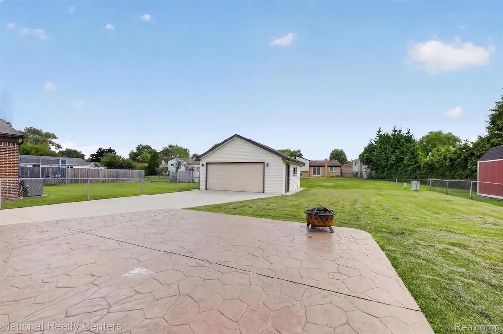 40014 Eagle Drive Sterling Heights City MI 48310