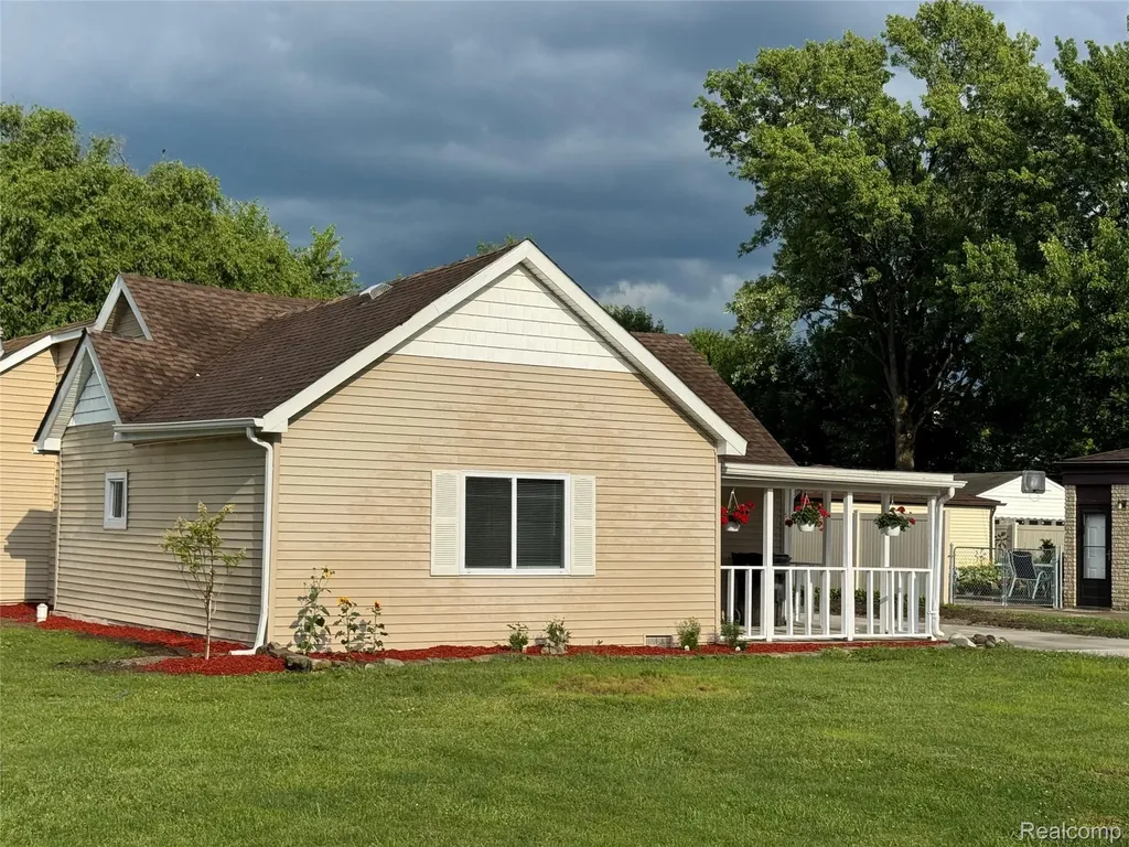 29240 Mcdonald Street Roseville City MI 48066