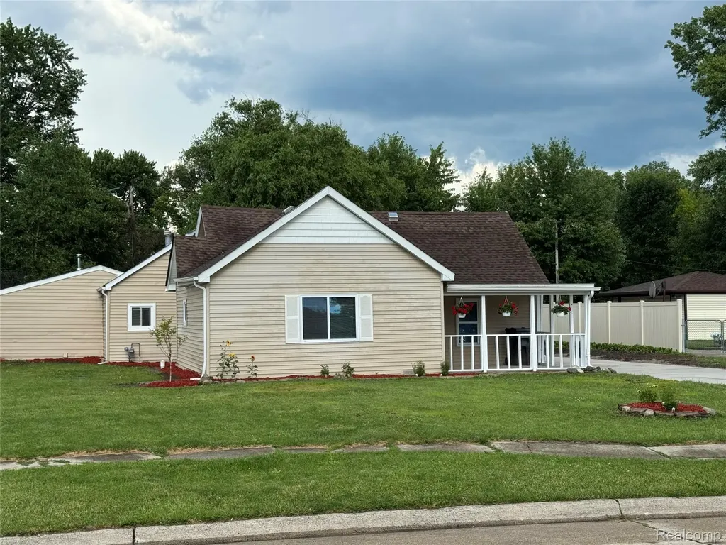 29240 Mcdonald Street Roseville City MI 48066