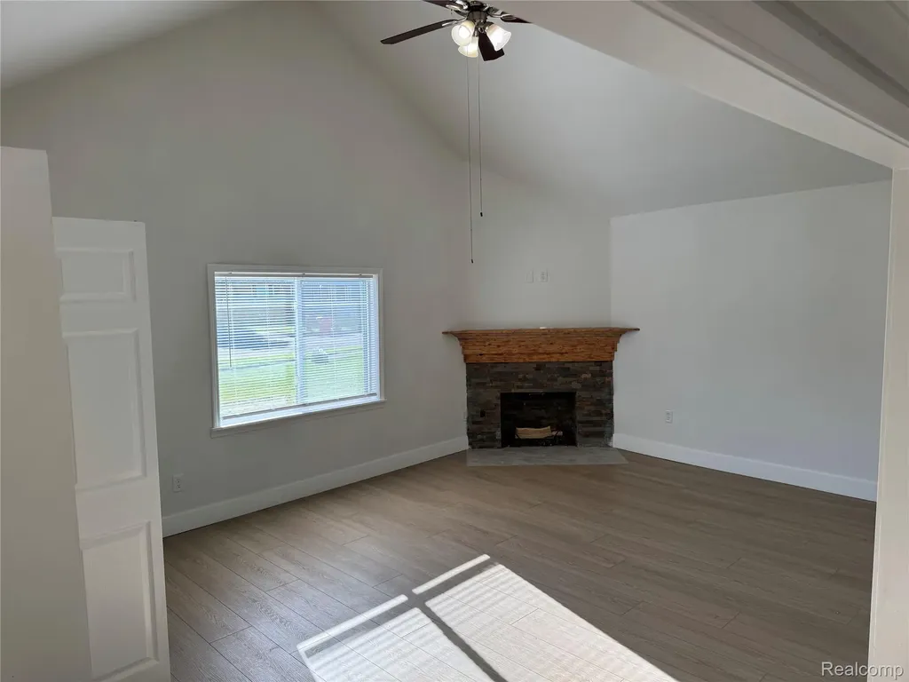 29240 Mcdonald Street Roseville City MI 48066