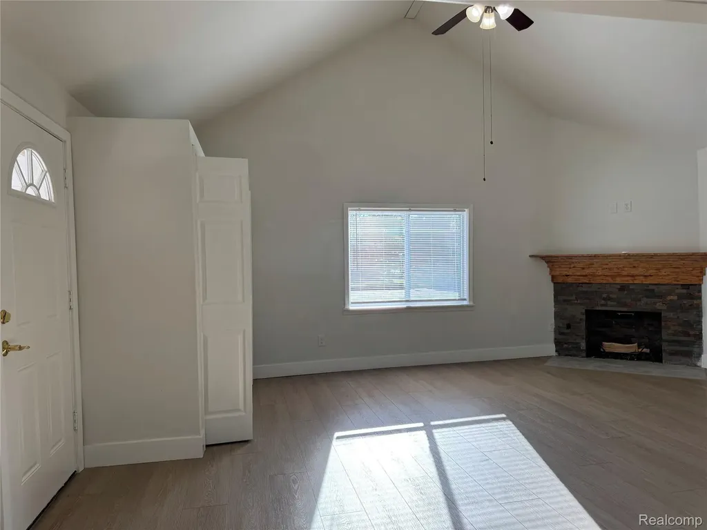 29240 Mcdonald Street Roseville City MI 48066