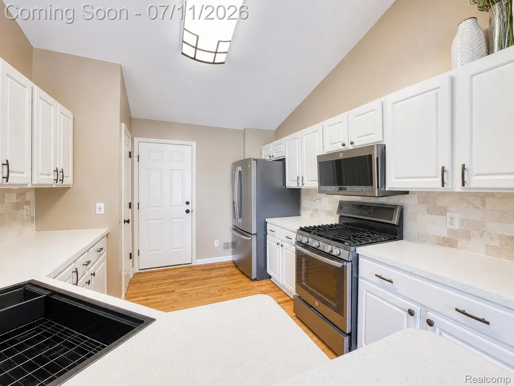 6564 Enchanted Drive Ypsilanti Charter Township MI 48197
