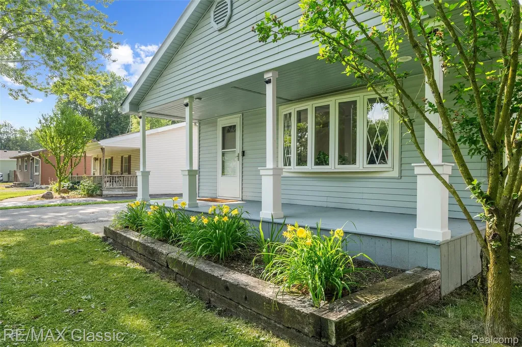401 Center Street Carleton Village MI 48117