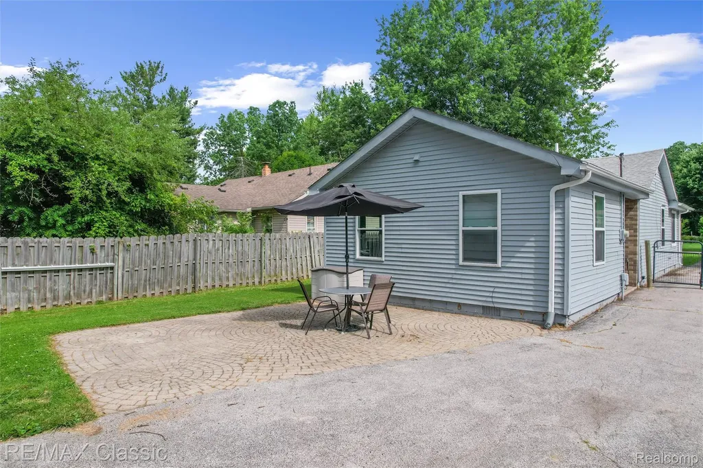 401 Center Street Carleton Village MI 48117