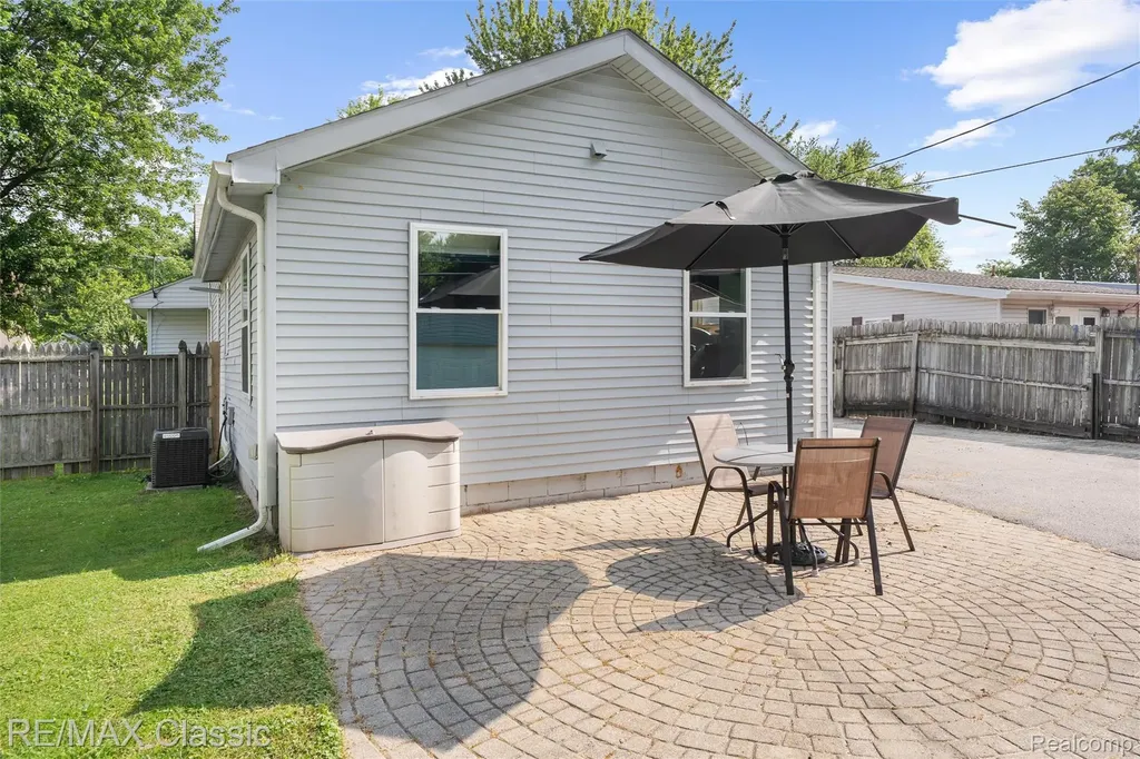 401 Center Street Carleton Village MI 48117