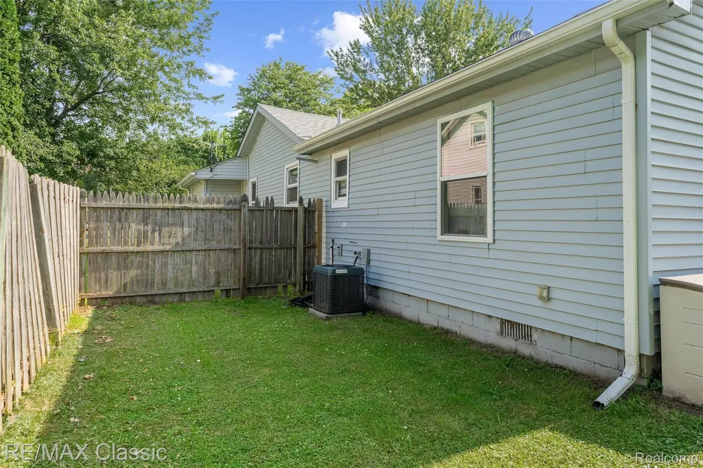 401 Center Street Carleton Village MI 48117