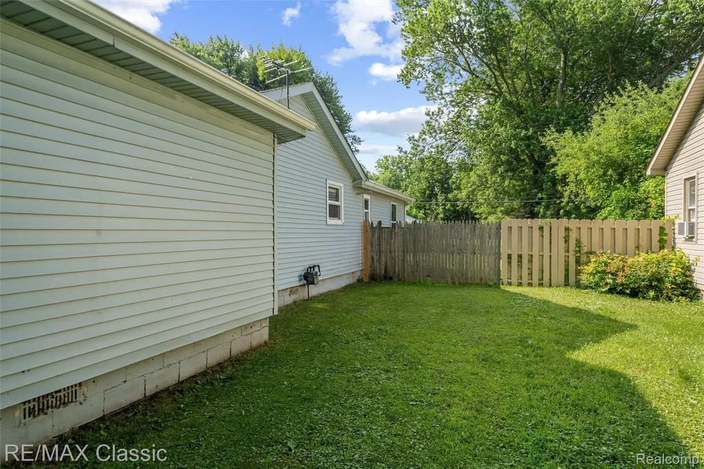 401 Center Street Carleton Village MI 48117