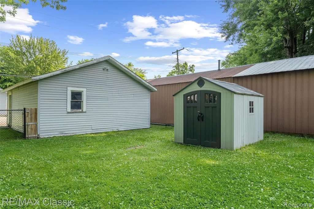 401 Center Street Carleton Village MI 48117