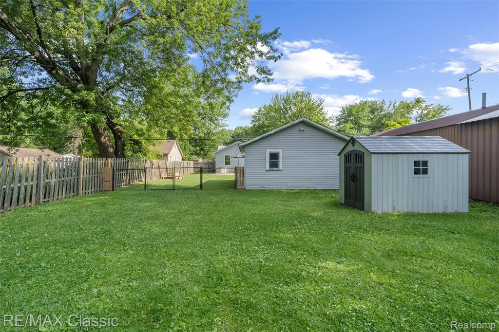 401 Center Street Carleton Village MI 48117