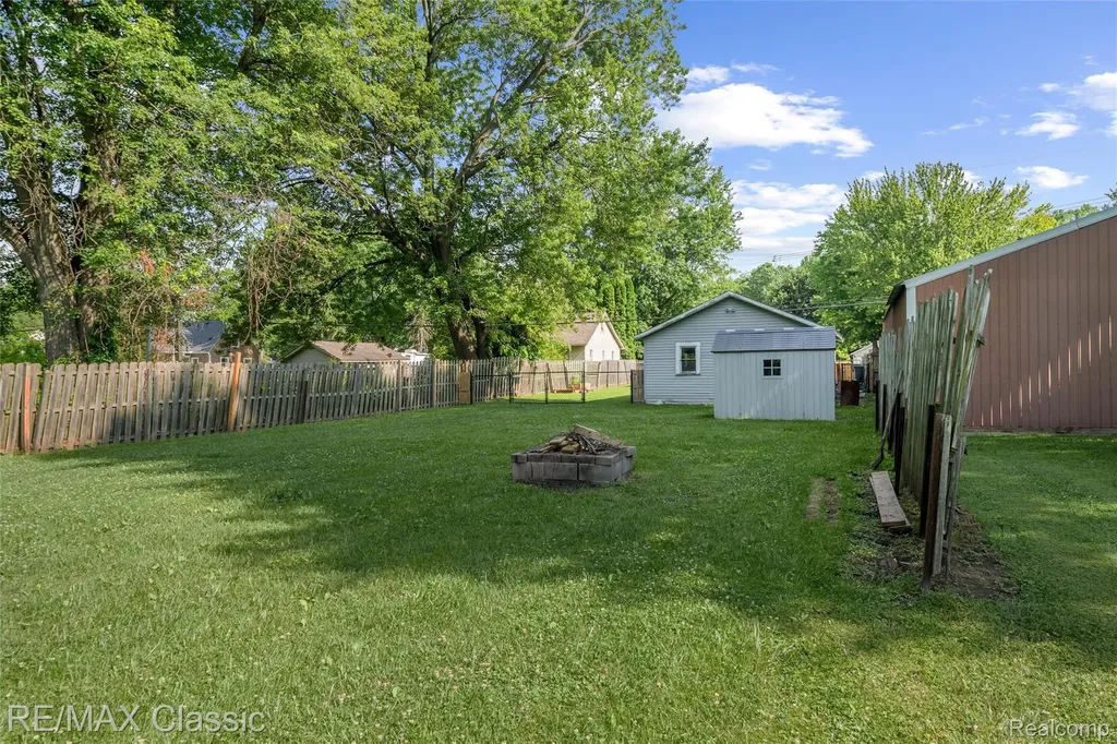 401 Center Street Carleton Village MI 48117