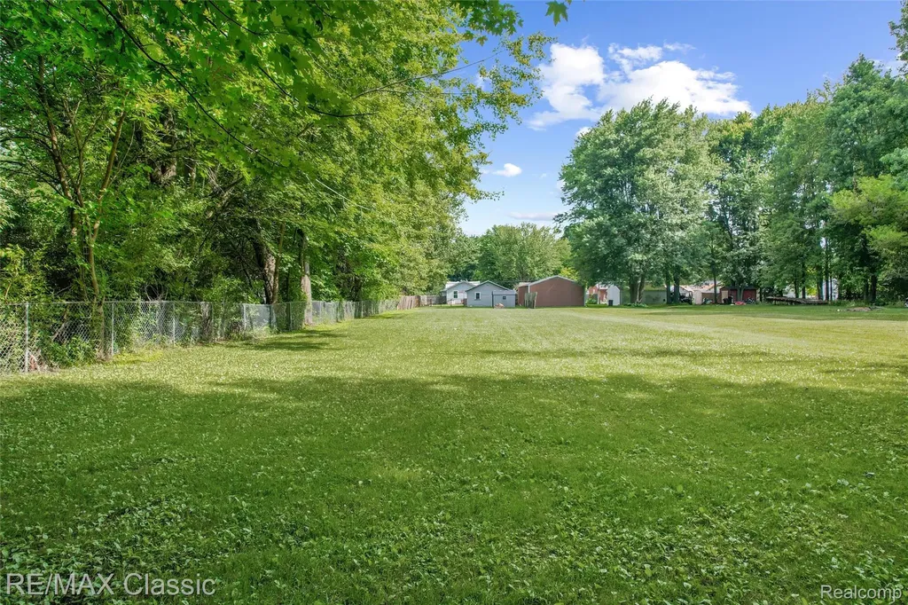 401 Center Street Carleton Village MI 48117
