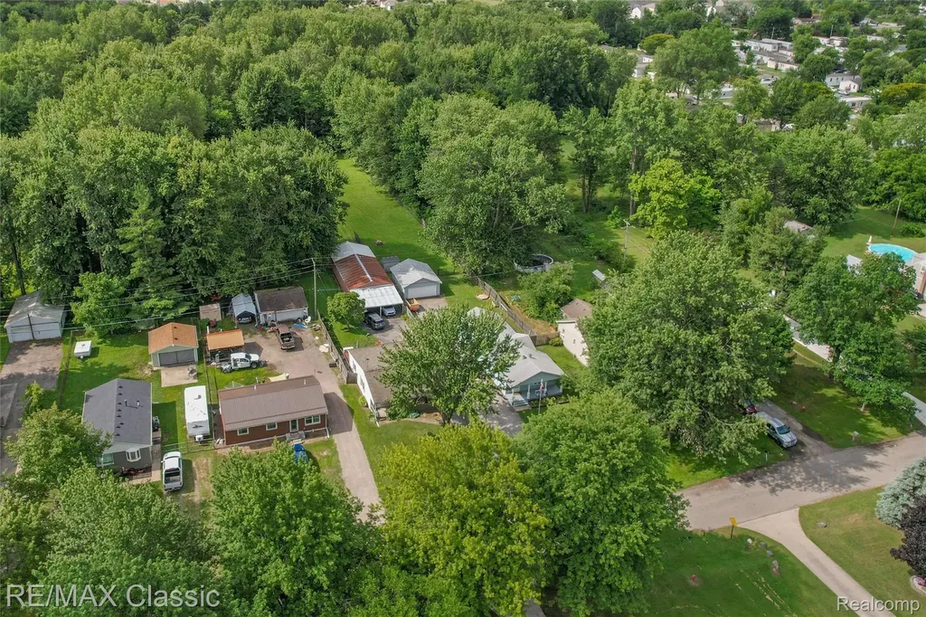 401 Center Street Carleton Village MI 48117