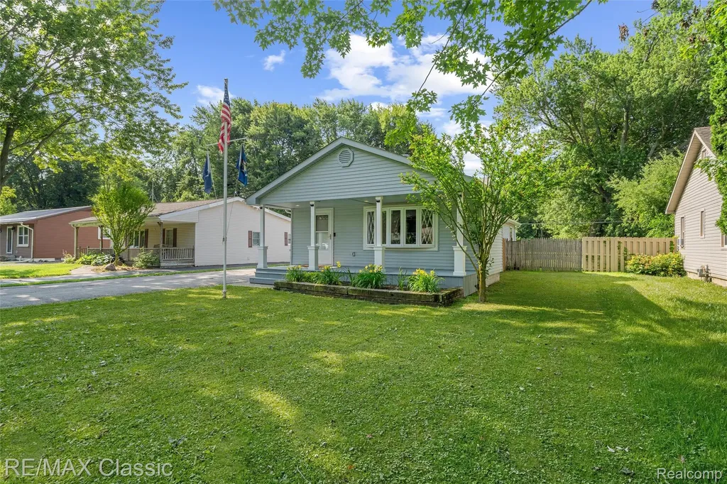 401 Center Street Carleton Village MI 48117
