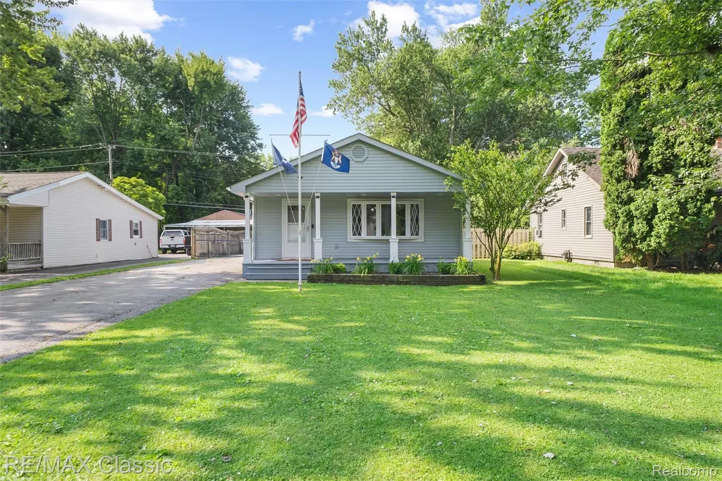 401 Center Street Carleton Village MI 48117