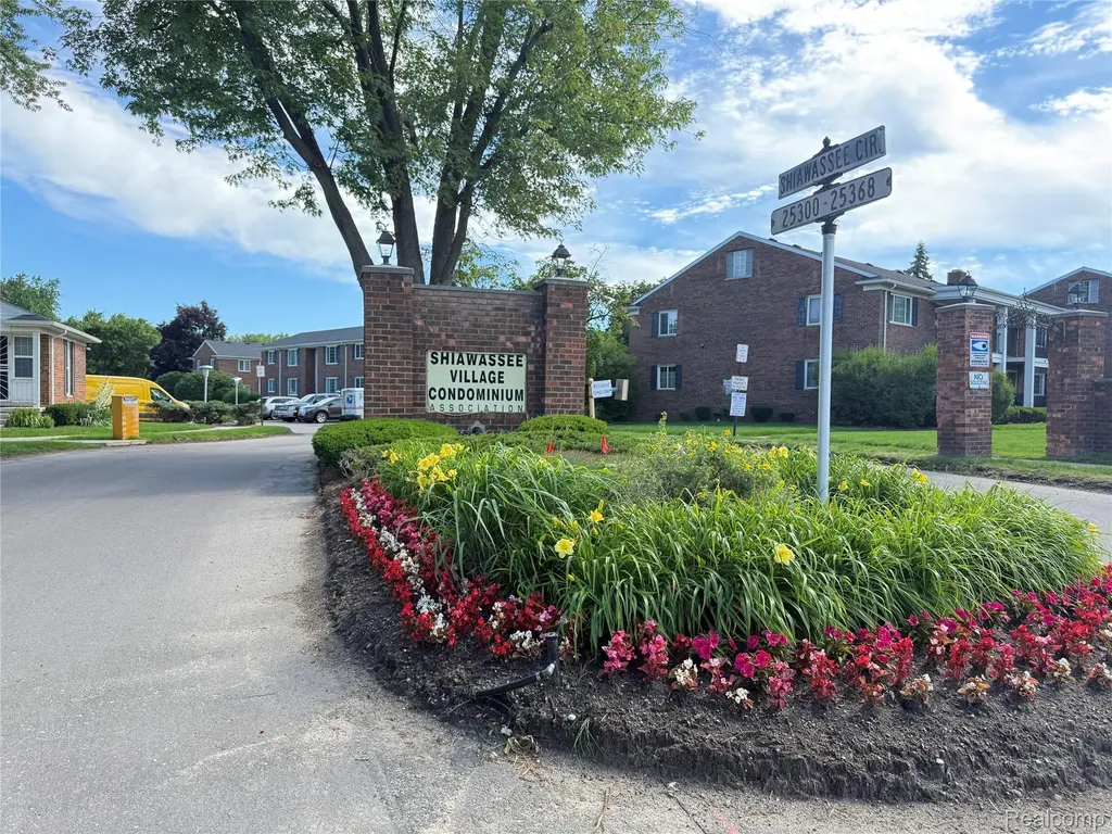 25354 Shiawassee Circle Southfield City MI 48033