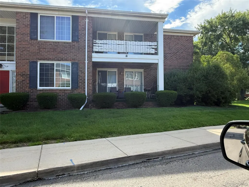 25354 Shiawassee Circle Southfield City MI 48033