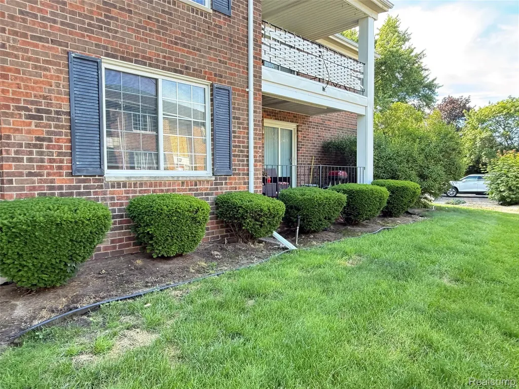 25354 Shiawassee Circle Southfield City MI 48033