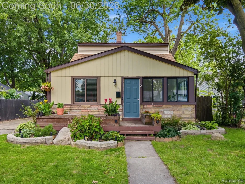 141 W Meyers Avenue Hazel Park City MI 48030