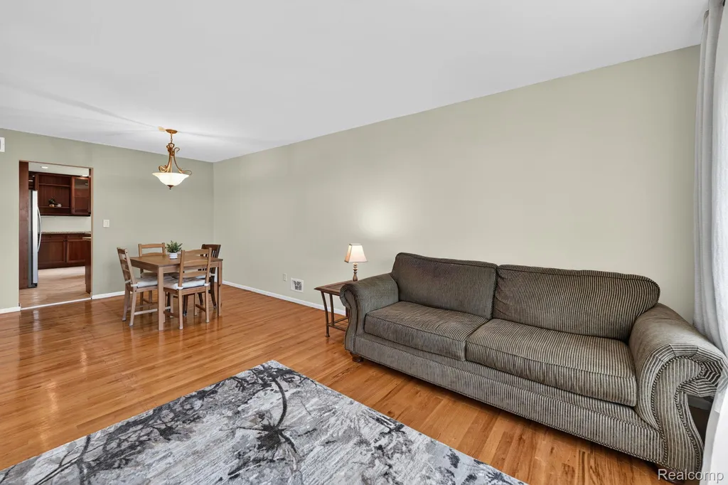 27066 Sutherland Street Southfield City MI 48076