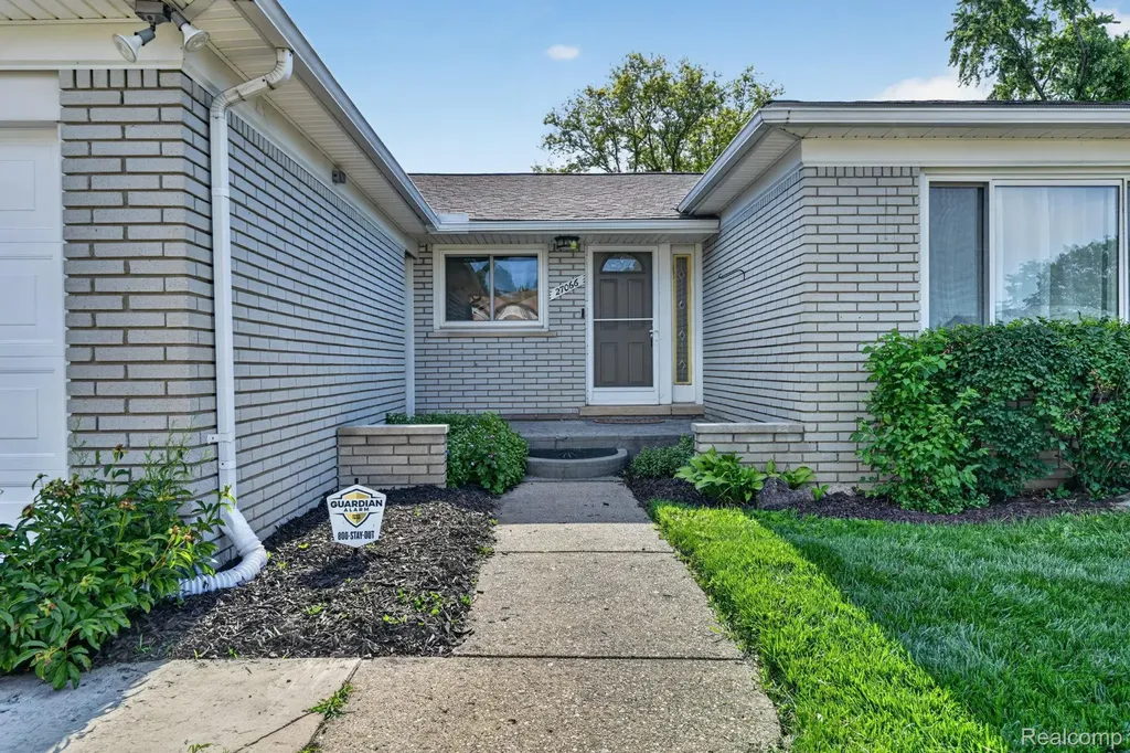 27066 Sutherland Street Southfield City MI 48076