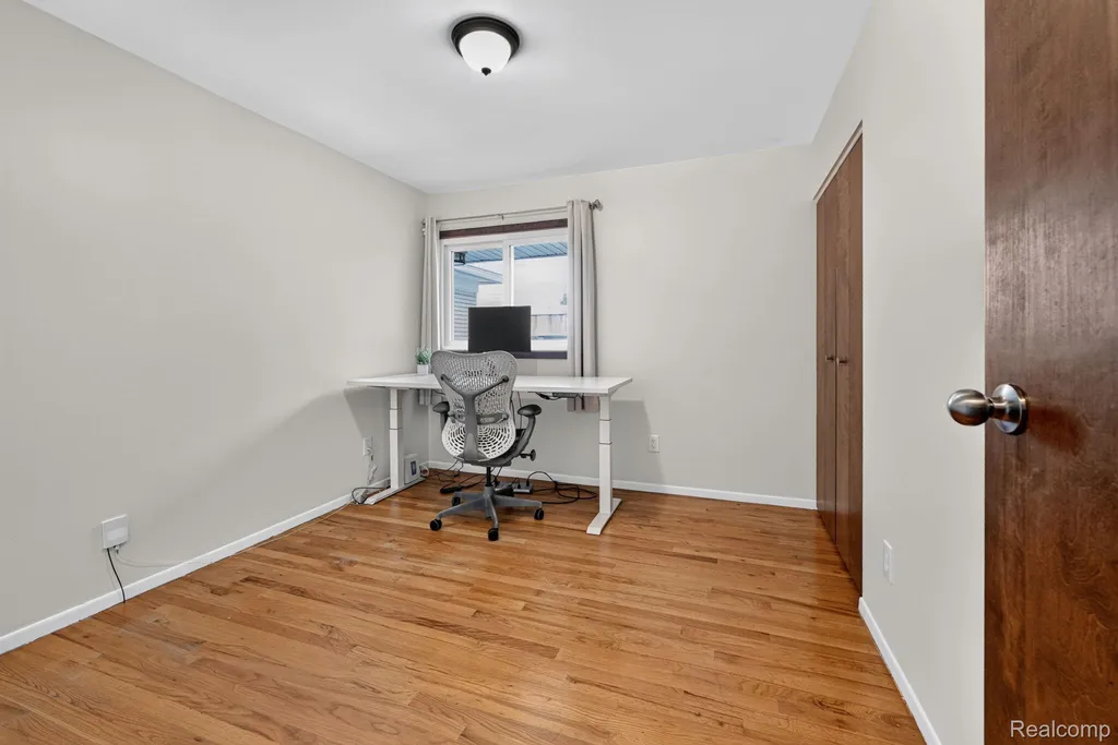 27066 Sutherland Street Southfield City MI 48076