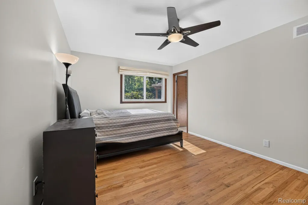 27066 Sutherland Street Southfield City MI 48076