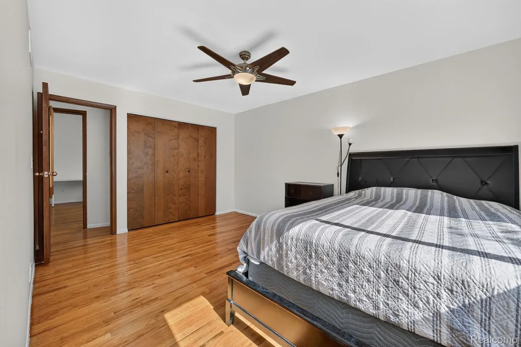 27066 Sutherland Street Southfield City MI 48076
