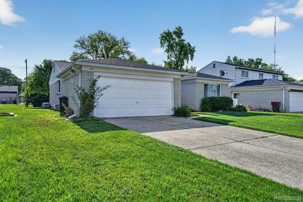 27066 Sutherland Street Southfield City MI 48076