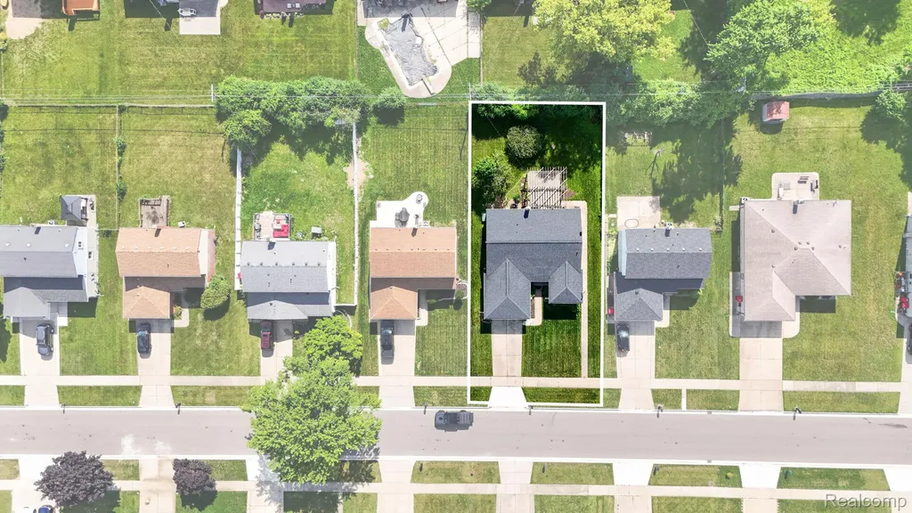 27066 Sutherland Street Southfield City MI 48076