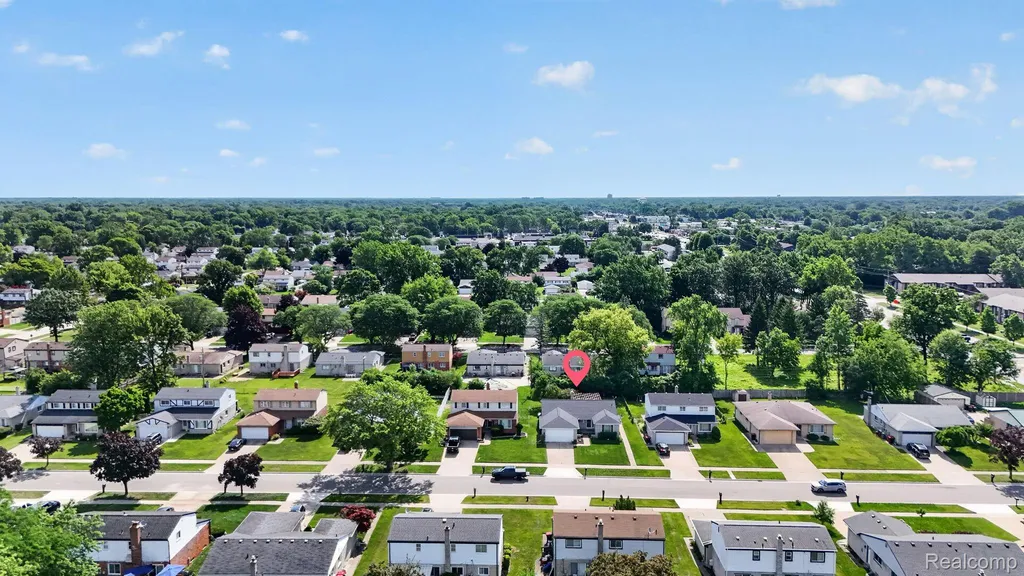 27066 Sutherland Street Southfield City MI 48076