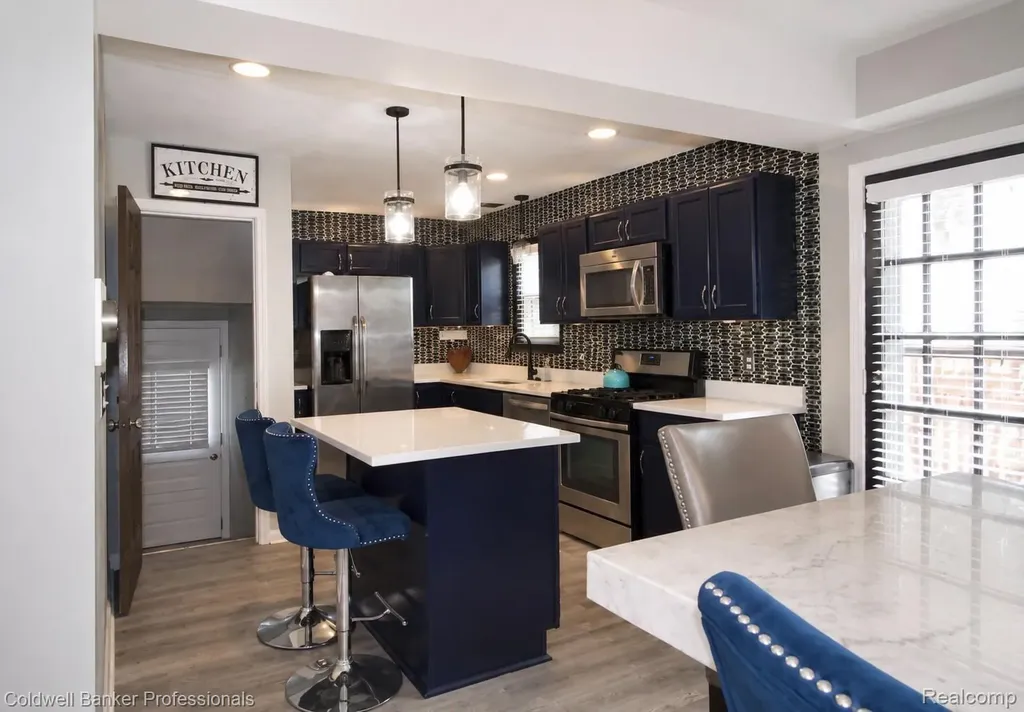 1168 N Vernier Road N Grosse Pointe Woods City MI 48236
