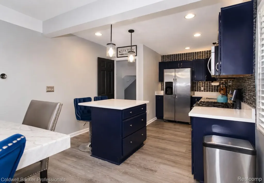 1168 N Vernier Road N Grosse Pointe Woods City MI 48236