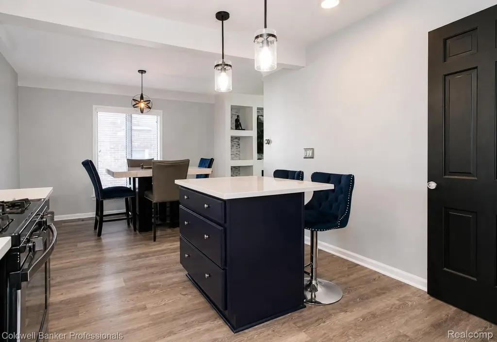 1168 N Vernier Road N Grosse Pointe Woods City MI 48236