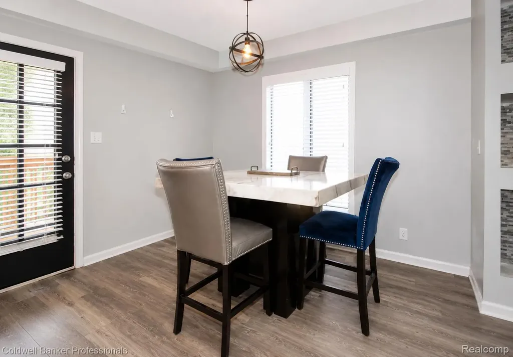 1168 N Vernier Road N Grosse Pointe Woods City MI 48236