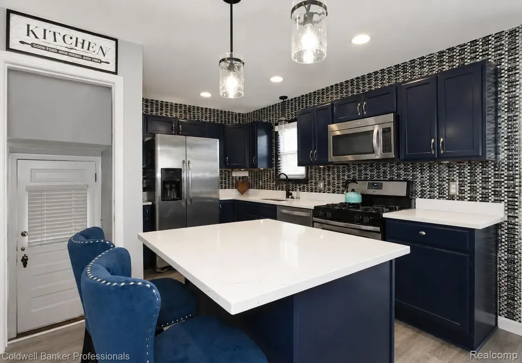 1168 N Vernier Road N Grosse Pointe Woods City MI 48236