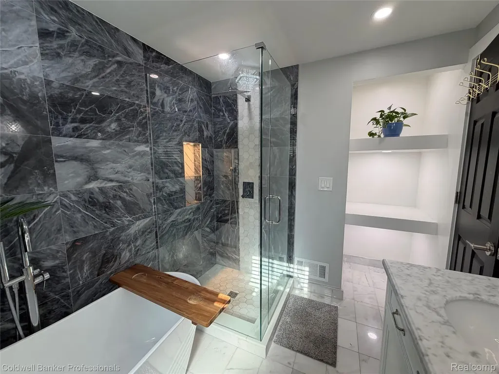 1168 N Vernier Road N Grosse Pointe Woods City MI 48236