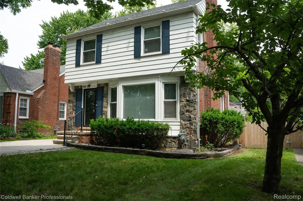 1168 N Vernier Road N Grosse Pointe Woods City MI 48236