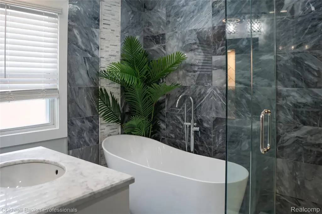 1168 N Vernier Road N Grosse Pointe Woods City MI 48236