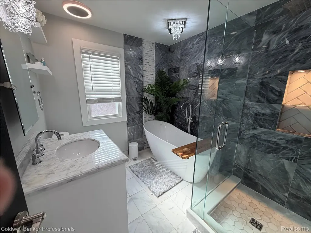 1168 N Vernier Road N Grosse Pointe Woods City MI 48236