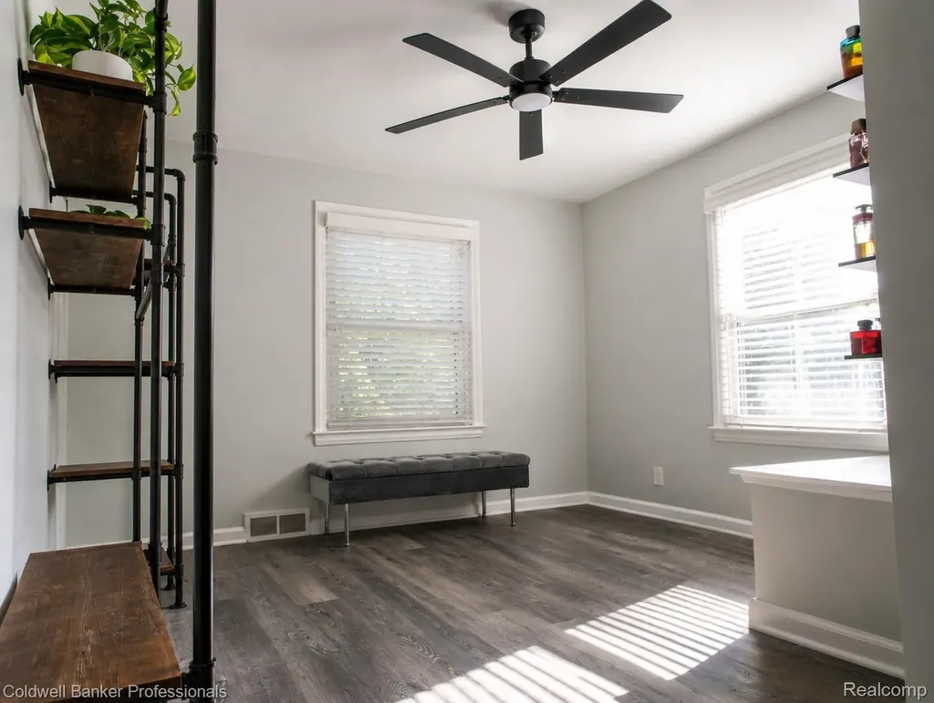1168 N Vernier Road N Grosse Pointe Woods City MI 48236