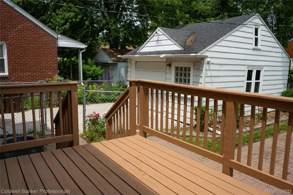 1168 N Vernier Road N Grosse Pointe Woods City MI 48236