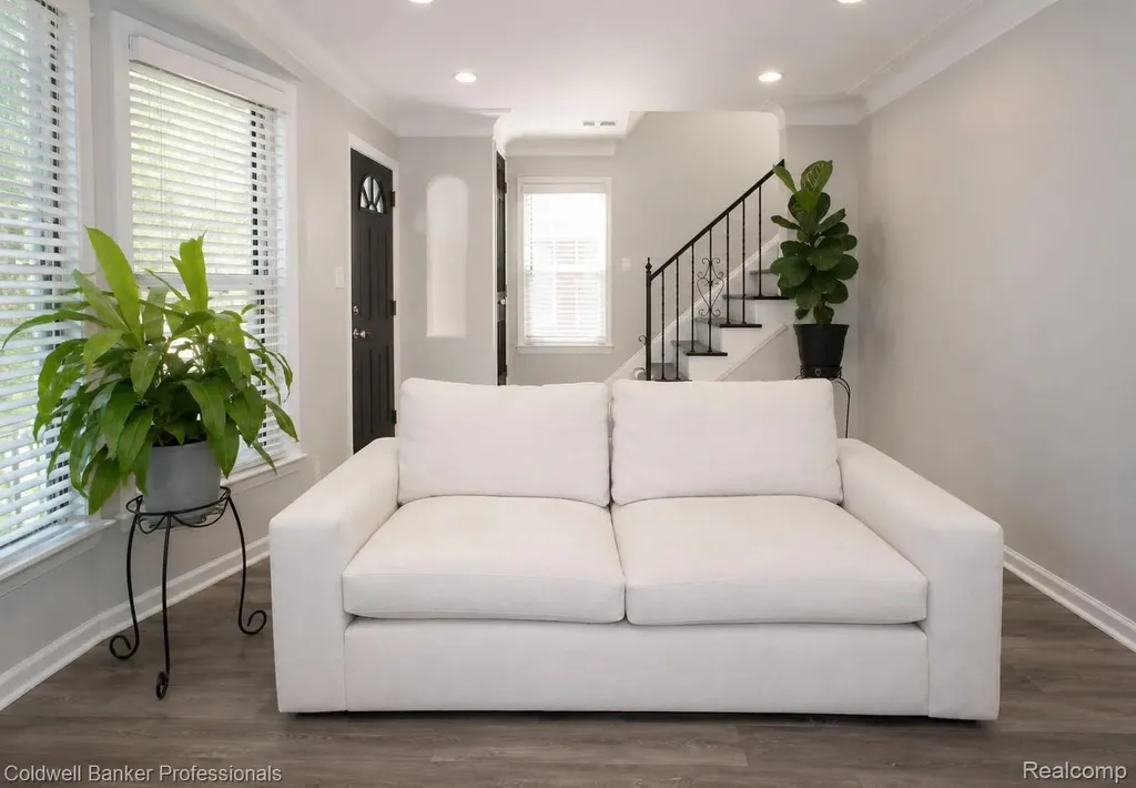 1168 N Vernier Road N Grosse Pointe Woods City MI 48236
