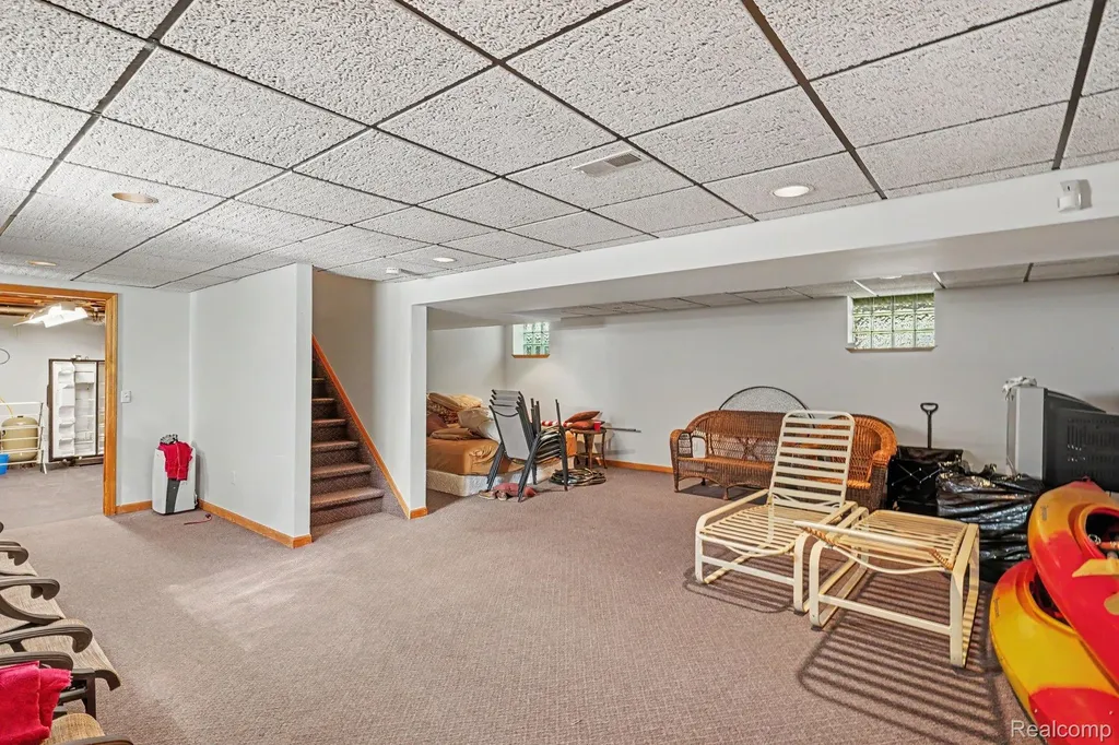 1792 Lockwood Highland Charter Township MI 48356