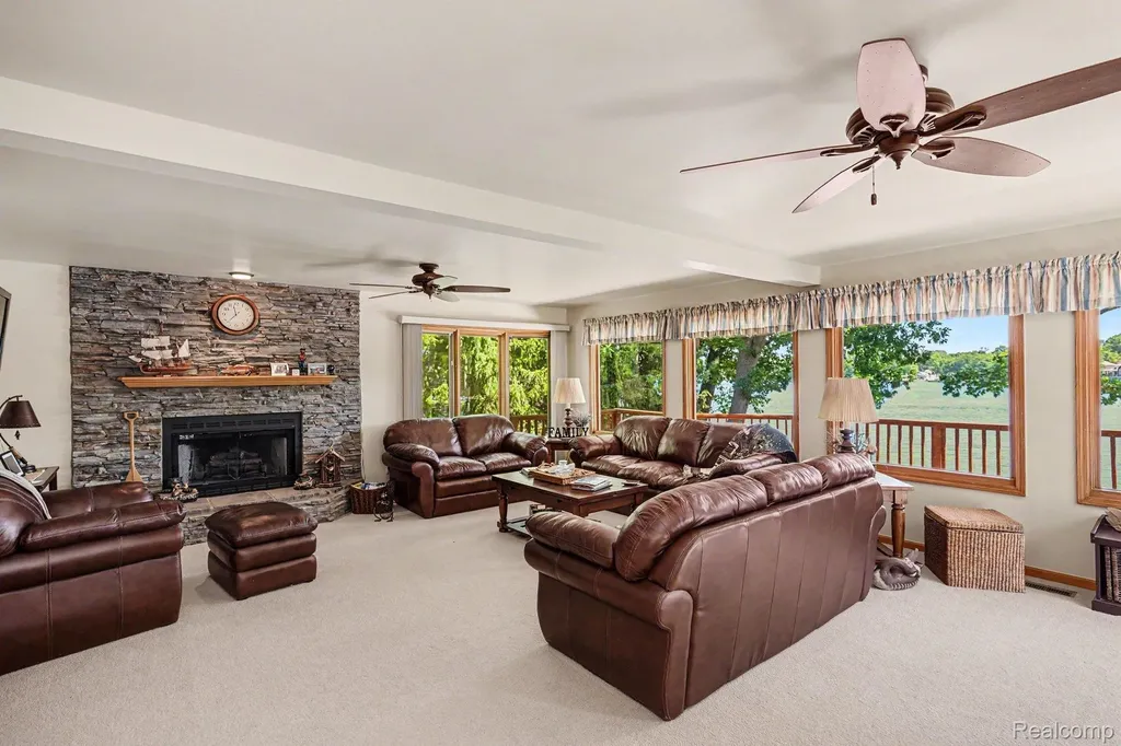 1792 Lockwood Highland Charter Township MI 48356