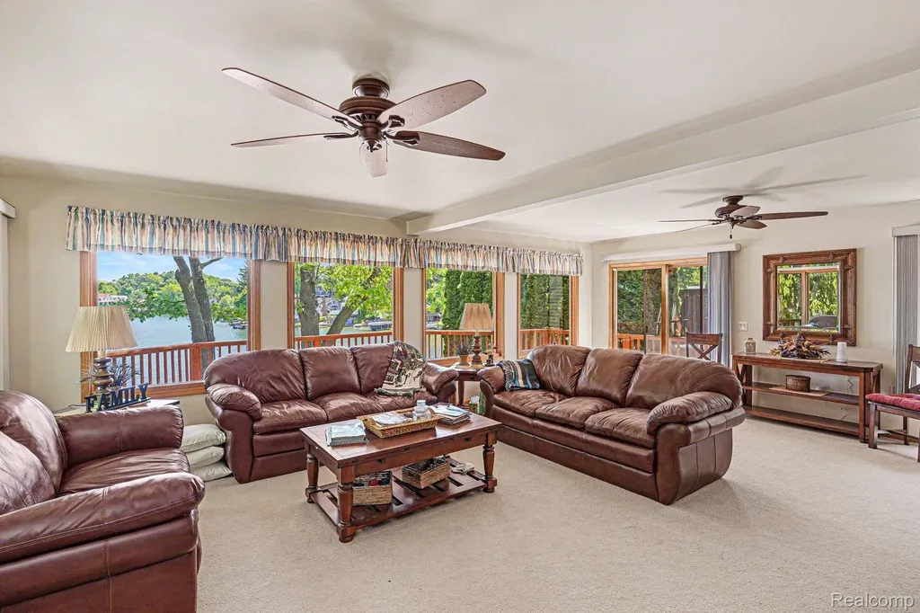 1792 Lockwood Highland Charter Township MI 48356