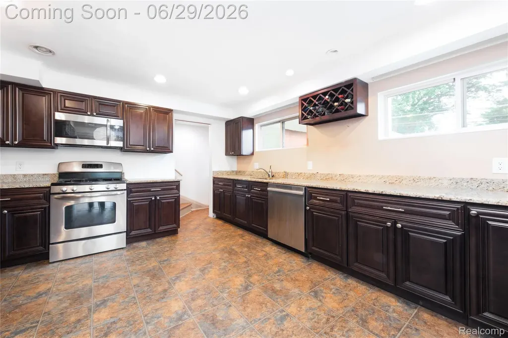 622 Sunningdale Drive Grosse Pointe Woods City MI 48236