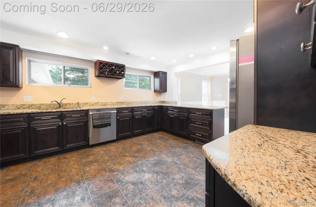 622 Sunningdale Drive Grosse Pointe Woods City MI 48236