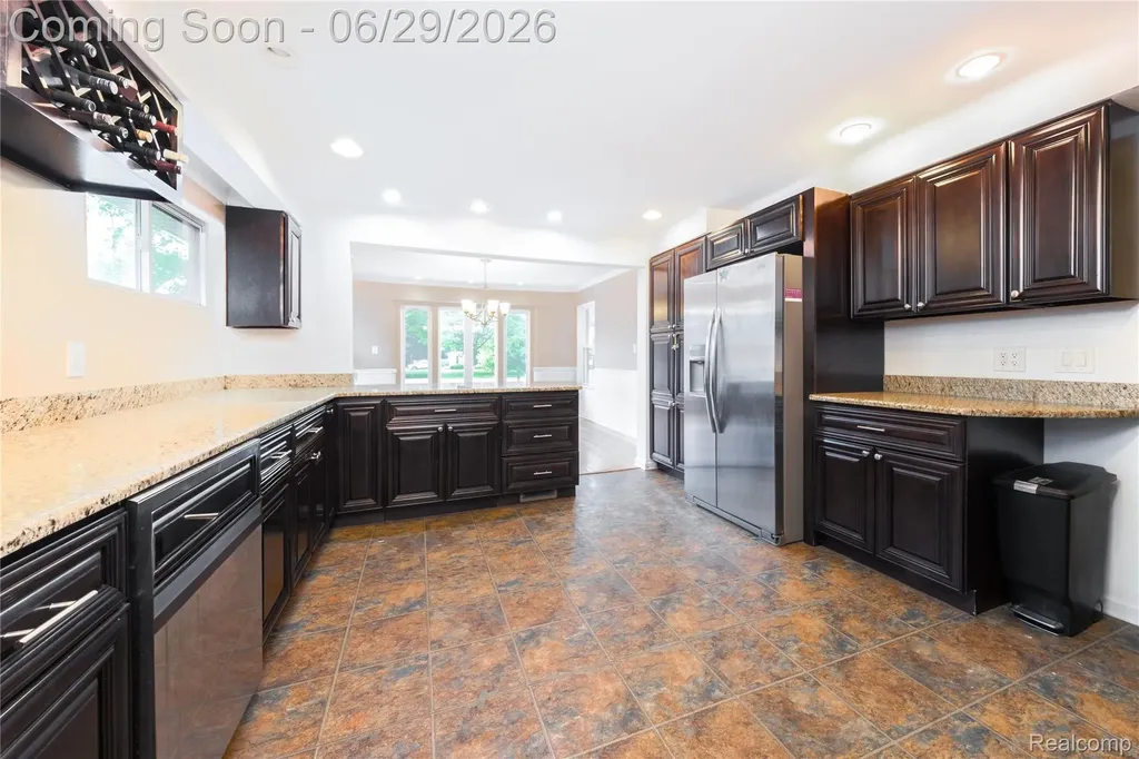 622 Sunningdale Drive Grosse Pointe Woods City MI 48236
