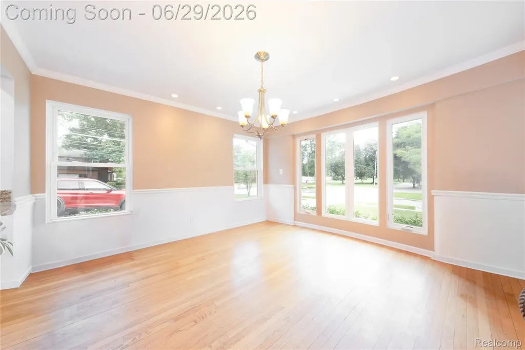 622 Sunningdale Drive Grosse Pointe Woods City MI 48236